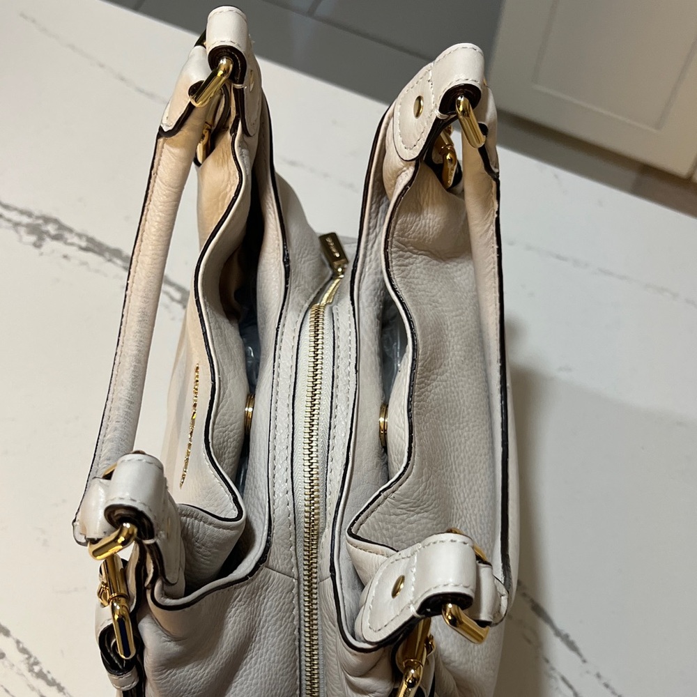 Michael Kors Cream Shoulder Bag with Gold Accents - Picture 6 of 13